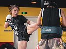 张伟丽VS乔安娜训练集锦：女王节上演UFC女王对决