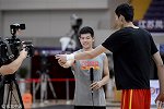 元宵节多“吃饼”？周琦方硕代表中国男篮送祝福