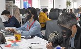 江湖再现别人家的公司 千人集体上班敷面膜