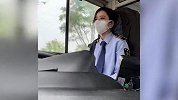“最美公交女司机”走红，工作服配精致妆容，本人回应-我不是网红