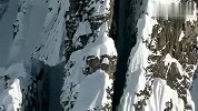 极限-14年-惊险！牛人挑战一线天峭壁滑雪-新闻