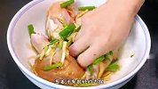 把鸡腿放锅里蒸一蒸，出锅就成饭店招牌菜，做法独特，太解馋了