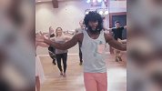【没品NBA】师弟找到工作了！在某舞蹈教室当领舞呢！