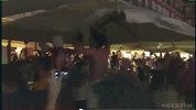 红色风暴入侵！利物浦球迷“攻占”马德里广场 疯狂欢呼