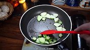 秋葵怎么炒，百吃不腻的秋葵炒西葫芦，清爽开胃