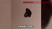 女厕现“黑色发光孔洞”，顾客质疑是针孔摄像头，商场紧急回应