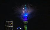 全球最早迈入2021！直击新西兰奥克兰地标天空塔燃放新年焰火