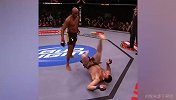 压倒性胜利！UFC席尔瓦经典KO名场面