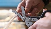 最“硬核”的剪刀，轻松剪断硬币，宇航员唯一指定组合工具