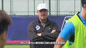 独家专访龙东：中超与英超差别在于判罚尺度 在中国最爱吃肉夹馍
