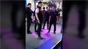 【泰国】中国游客泰国醉酒闹事，遭数名酒吧保安围攻狂殴
