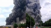 浙江一硅油厂着大火 数里外可见大片“黑色蘑菇云”