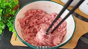 营养丰富的裙带菜肉丸汤，汤鲜味美，肉质Q弹嫩滑，孩子爱喝