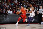 半场结束仅得22分！中国男篮状态低迷略显郁闷走回更衣室