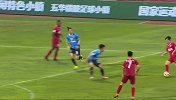 1球领先也不保守 梅州球员郭毅禁区弧顶远射威胁超越大门