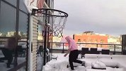 篮球-17年-手感不能放假！粉红系林书豪冰天雪地练投篮-新闻
