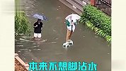 外面大雨不停下，你们的迷惑操作更离谱