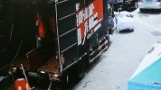 “遗忘”28年房子现住户开始搬家 原房主称收房受阻将报警