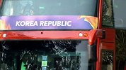韩国全队抵达球场神情轻松 主帅表示全力以赴争取本场胜利