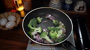 西兰花怎么炒才好吃，简单又好吃的西兰花炒腊肉，超级开胃