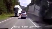 大货车为了超车，却让自己再也没机会开车！