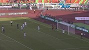 绿城前场左路连续传导 可惜迪诺禁区内劲射打飞