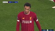 第65分钟利物浦球员亚历山大-阿诺德射门 - 打偏