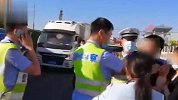 司机酒驾拒检谩骂殴打交警 此前撞断护栏冲进逆行车道