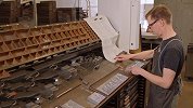 活字印刷术已经消失匿迹了？国外这家出版社，仍热使用传统印刷！
