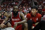 哈登眼中的周琦是什么样？火箭老大高度评价大魔王的NBA之旅
