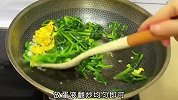 菠菜炒鸡蛋的家常简单做法，营养健康又美味，特别下饭