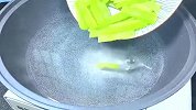 水煮肉片在家做原来这么简单，记住这2个小诀窍，鲜嫩爽滑又入味