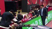 山西主帅怒喷球队外援：第一时间能不能退守？你XX是个什么东西