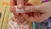 把粉色和紫色化妆品亮片等混在水晶泥里，无硼砂，超级减压又好玩