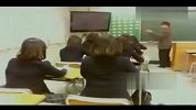 欠抽啊 韩国女生课堂恶整男老师