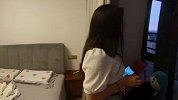 查看男友手机被拒 杭州女子40楼扔菜刀砸中豪车需赔13万