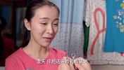 小伙向美女表白，拿着个易拉罐环向她求婚