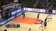 CBA-1415赛季-常规赛-第5轮-克劳福德迎着刘志轩的防守弧顶三分飙进（新疆vs辽宁）-花絮