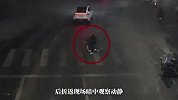 男子骑电动车将人撞骨折后逃逸，回家换装后折返现场观望