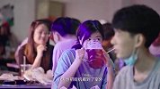 难怪这家店火爆！不仅能吃到美味的炒海鲜，还能来上一把街霸游戏