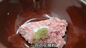 揭秘炸肉丸子正确做法！配方比例全公开，外酥里嫩满口香