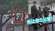 小偷武警营区门口行窃 哨兵狂奔5秒将其制服 网友：让你5公里