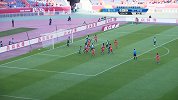 后卫梦想！吉尔下半时替换上打中锋 鲁能角球造威胁