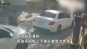 监控曝光！保时捷突然冲出撞翻数人，目击者：司机被警察带走了