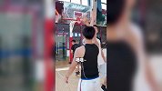 CBA网红总经理拍摄爆笑短剧 球场掏出扳手追打队友