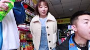 学生看见超市搞活动，没看清就进去狂吃，不料结账时要付250元