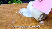 面粉倒入滚烫的开水中，就服这种做法，吃一次就忘不了，太香了