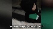3岁男童被生父女友拎甩致死，生父称不知情，生母等待一年盼来死缓判决，律师：考虑抗诉