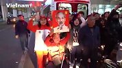 凯旋！越南U23回国抵达机场 受到球迷热烈欢迎