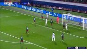 第19分钟拜仁慕尼黑球员莱万多夫斯基射门 - 打偏